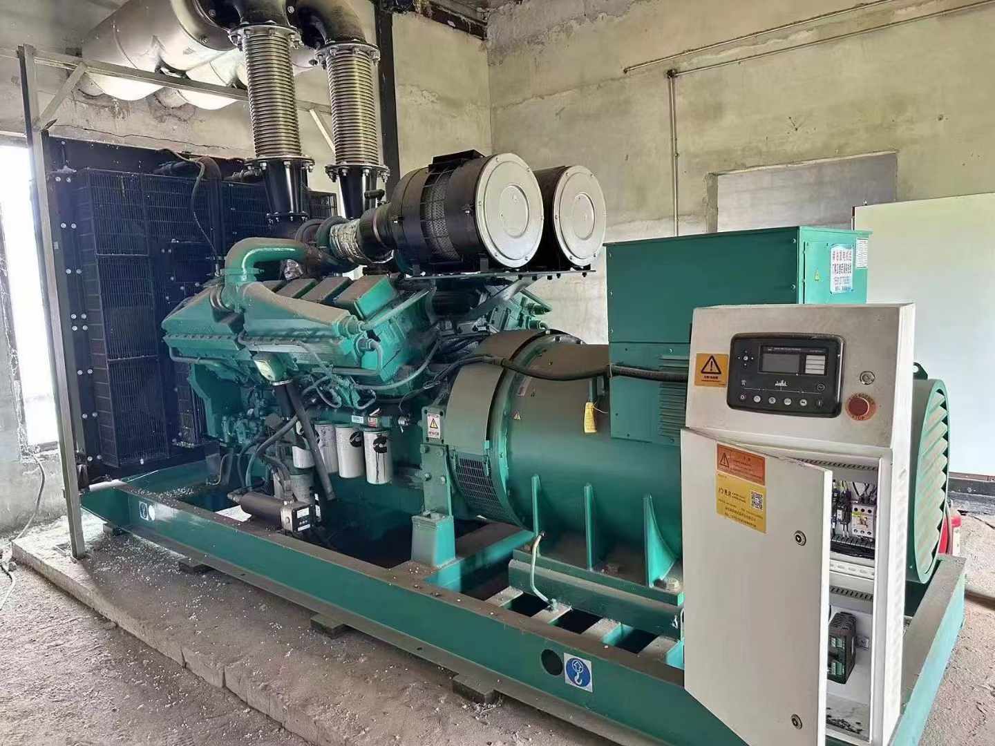 高台无功补偿装置的性能评估需要考虑哪些因素？