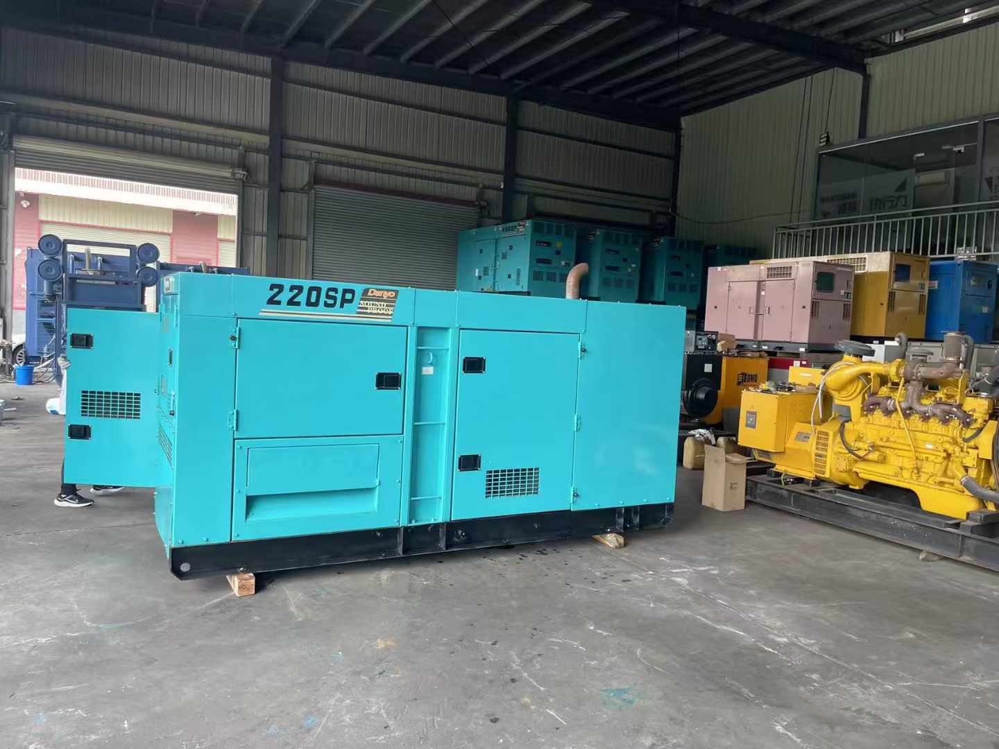 高台柴油发电机组长期不间断运行时，如何监控其温度和压力？