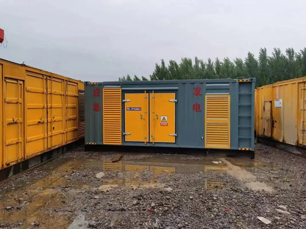 高台柴油发电机如何判断干式空气滤清器是否需要更换？